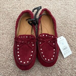 🛍️ NWT🛍️ Time & Tru Maroon Moccasins w/ Silver Accents Faux Suede Women's 7 ❤️